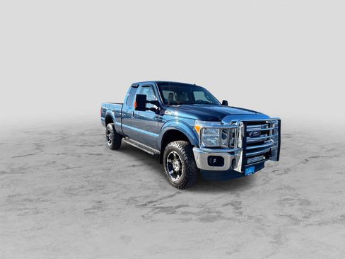 Used 2015 Ford F350 Lariat image 2