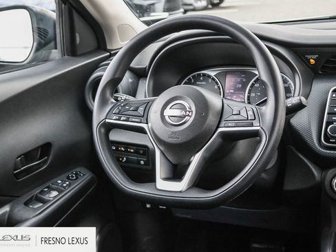 Used 2022 Nissan Kicks S image 18