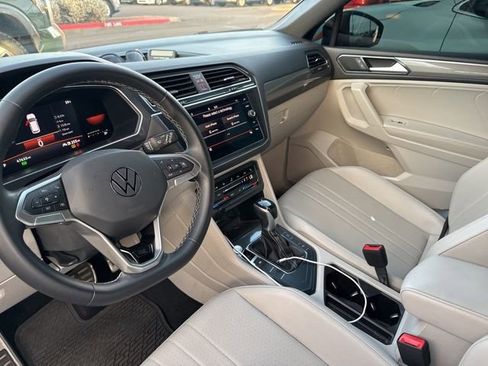 Used 2023 Volkswagen Tiguan SE R-Line image 5