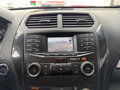 Used 2018 Ford Explorer XLT AWD/4WD image 21