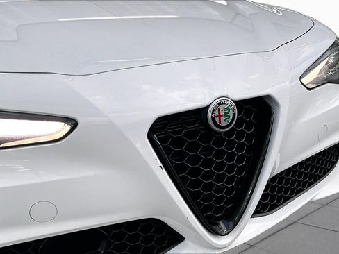 Used 2019 Alfa Romeo Giulia w/ Nero Edizione RWD image 30