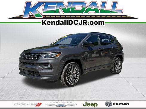 Used 2024 Jeep Compass Latitude image 1