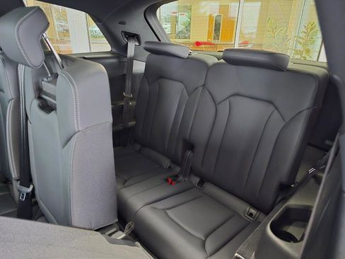 Used 2025 Audi Q7 3.0T Premium Plus image 39