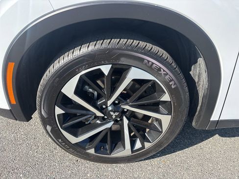 Used 2024 Mitsubishi Outlander SE Black Edition image 11