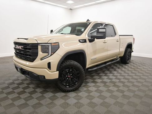 Used 2022 GMC Sierra 1500 Elevation w/ X31 Off-Road Package AWD/4WD image 2