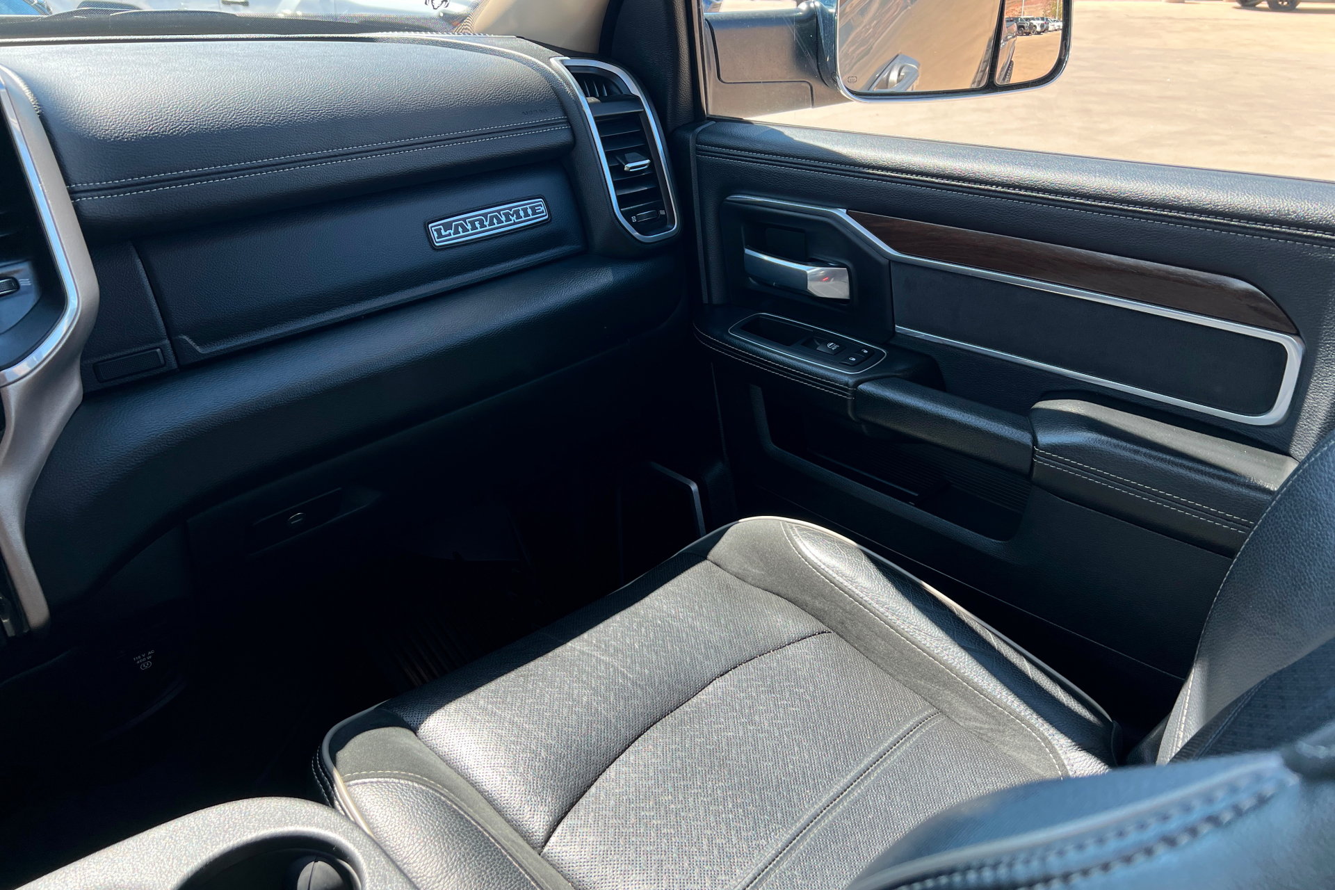 Used 2022 RAM 2500 Laramie w/ Snow Chief Group AWD/4WD image 10