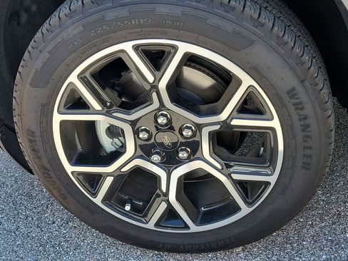 Used 2025 Ford Maverick Lariat image 11