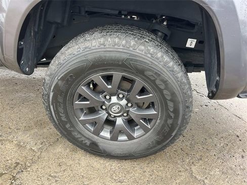 Used 2021 Toyota Tacoma SR5 image 12