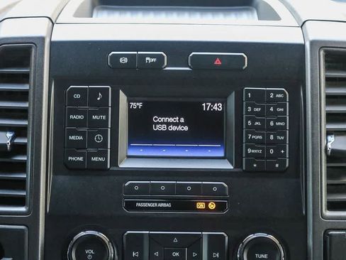 Used 2017 Ford F550 2WD Crew Cab Super Duty image 15