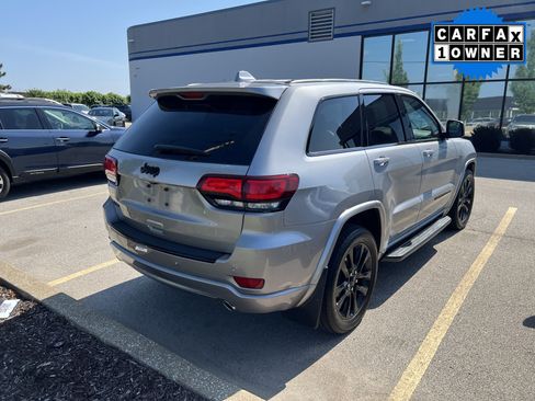 Used 2018 Jeep Grand Cherokee Altitude AWD/4WD image 4