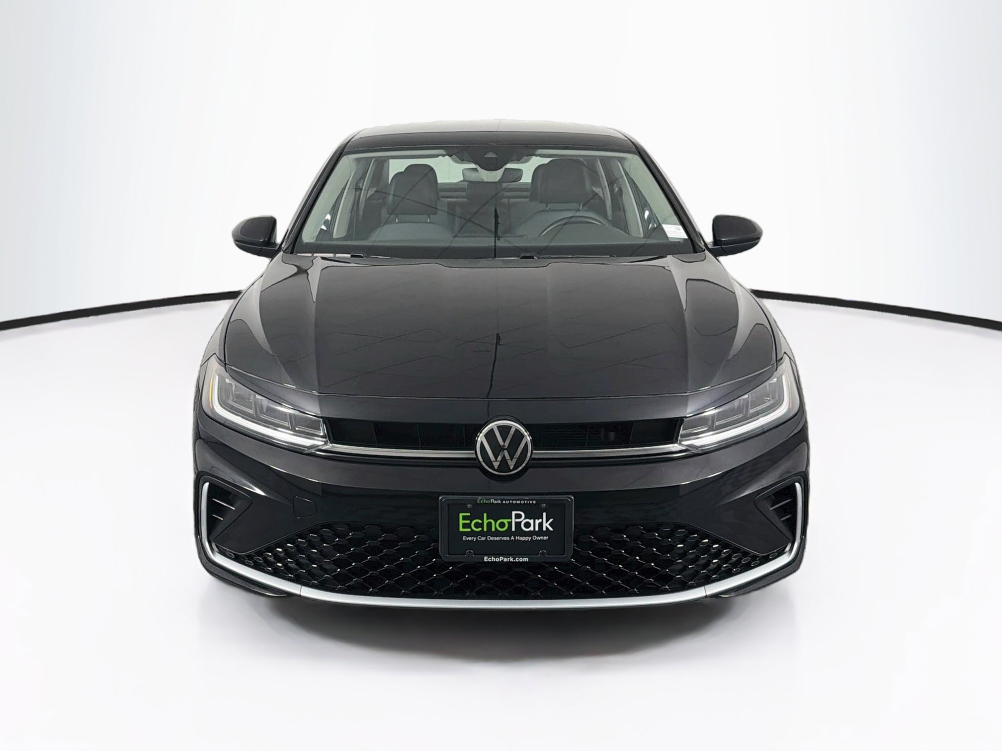 Used 2025 Volkswagen Jetta SE FWD image 2