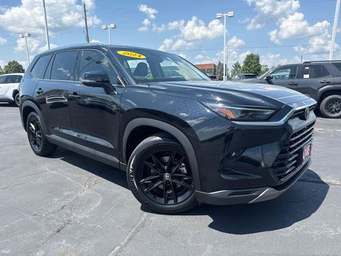 Used 2024 Toyota Grand Highlander AWD image 2