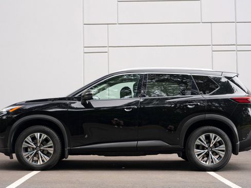 Used 2021 Nissan Rogue SV w/ Premium Package FWD image 8