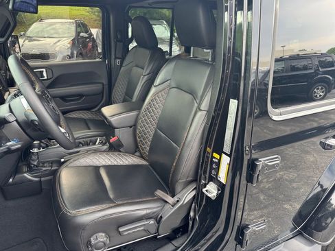 Used 2023 Jeep Wrangler Unlimited Sahara AWD/4WD image 17