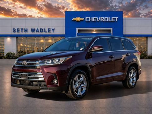 Used 2019 Toyota Highlander Limited w/ Carpet Mat Package (TMS) AWD/4WD image 3