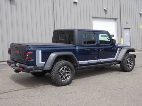 Used 2025 Jeep Gladiator Rubicon w/ Convenience Group AWD/4WD image 11