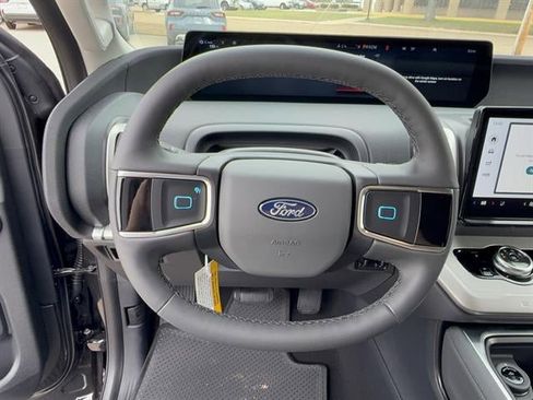 New 2026 Ford Expedition Active image 11