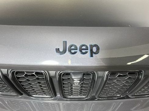 Used 2022 Jeep Grand Cherokee Trailhawk AWD/4WD image 8