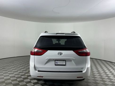 Used 2020 Toyota Sienna LE w/ LE Preferred Package FWD image 6
