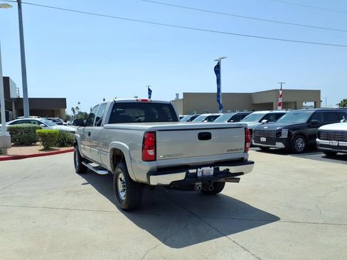 Used 2005 Chevrolet Silverado 2500 LS RWD image 3