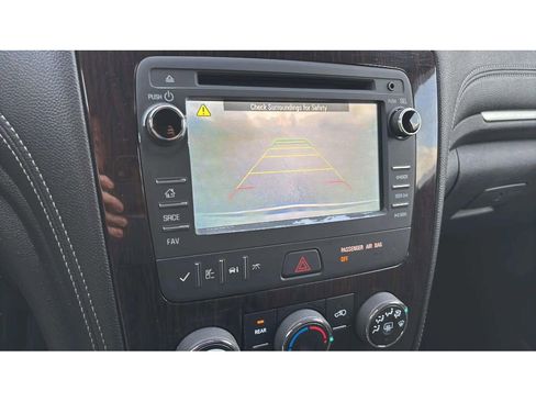 Used 2017 Chevrolet Traverse LT w/ Style and Technology Package image 18