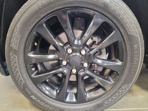 Used 2018 Jeep Grand Cherokee Altitude RWD image 31