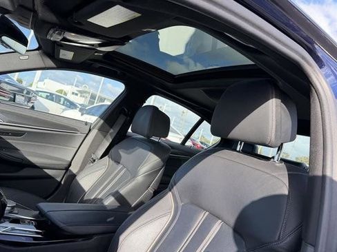 Used 2022 BMW M550i xDrive w/ Premium Package image 17