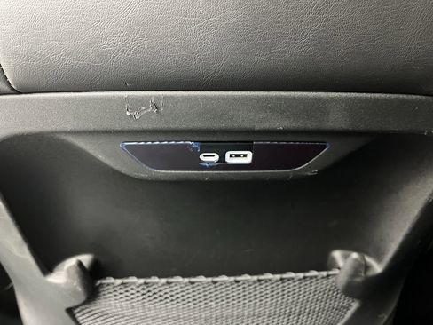 Used 2025 Chrysler Pacifica Select image 11