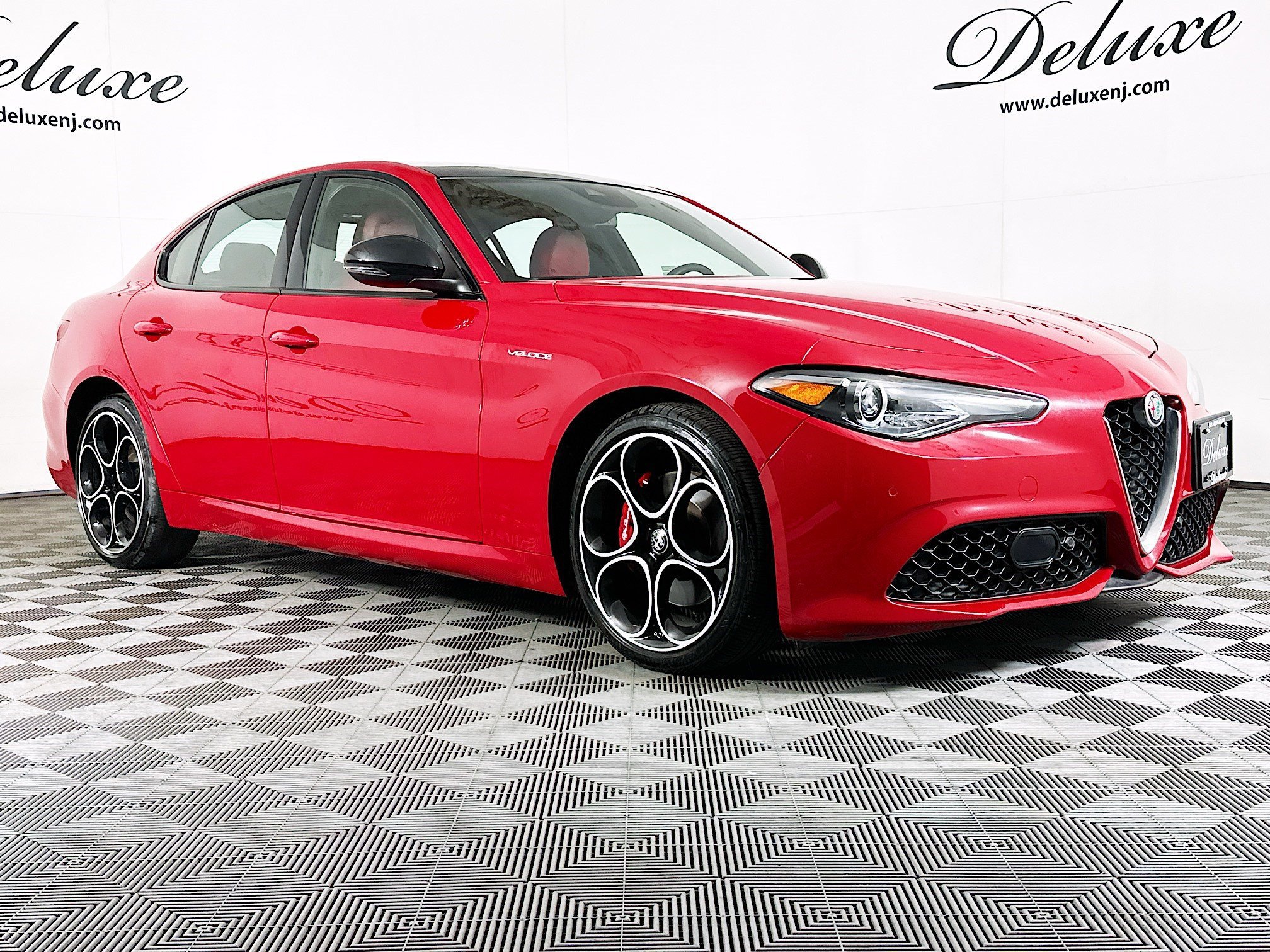 Used 2023 Alfa Romeo Giulia Veloce AWD/4WD image 1