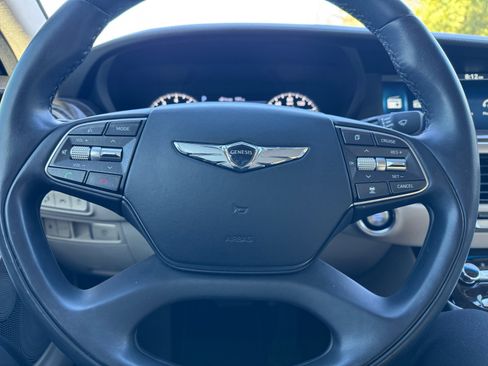 Used 2019 Genesis G90 3.3T Premium RWD image 9