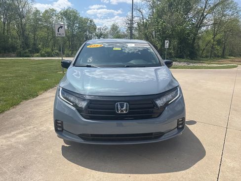 Used 2023 Honda Odyssey Sport image 2