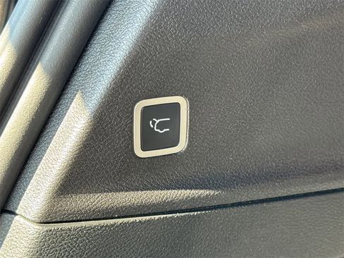 Used 2022 Chrysler Pacifica Pinnacle image 16