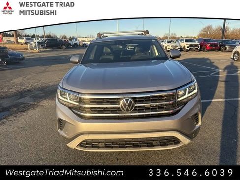Used 2020 Volkswagen Atlas Cross Sport SEL image 2