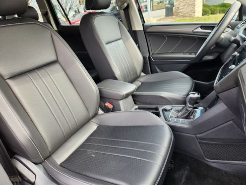 Certified 2022 Volkswagen Tiguan SE w/ Panoramic Sunroof Package image 14