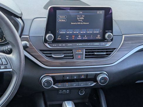 Used 2024 Nissan Altima 2.5 SV FWD image 12
