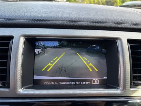 Used 2015 Jaguar XF Sport RWD image 33
