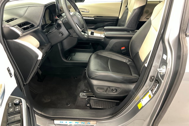 Used 2026 Toyota Sienna Platinum AWD/4WD image 17