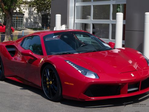 Used 2019 Ferrari 488 Spider RWD image 8