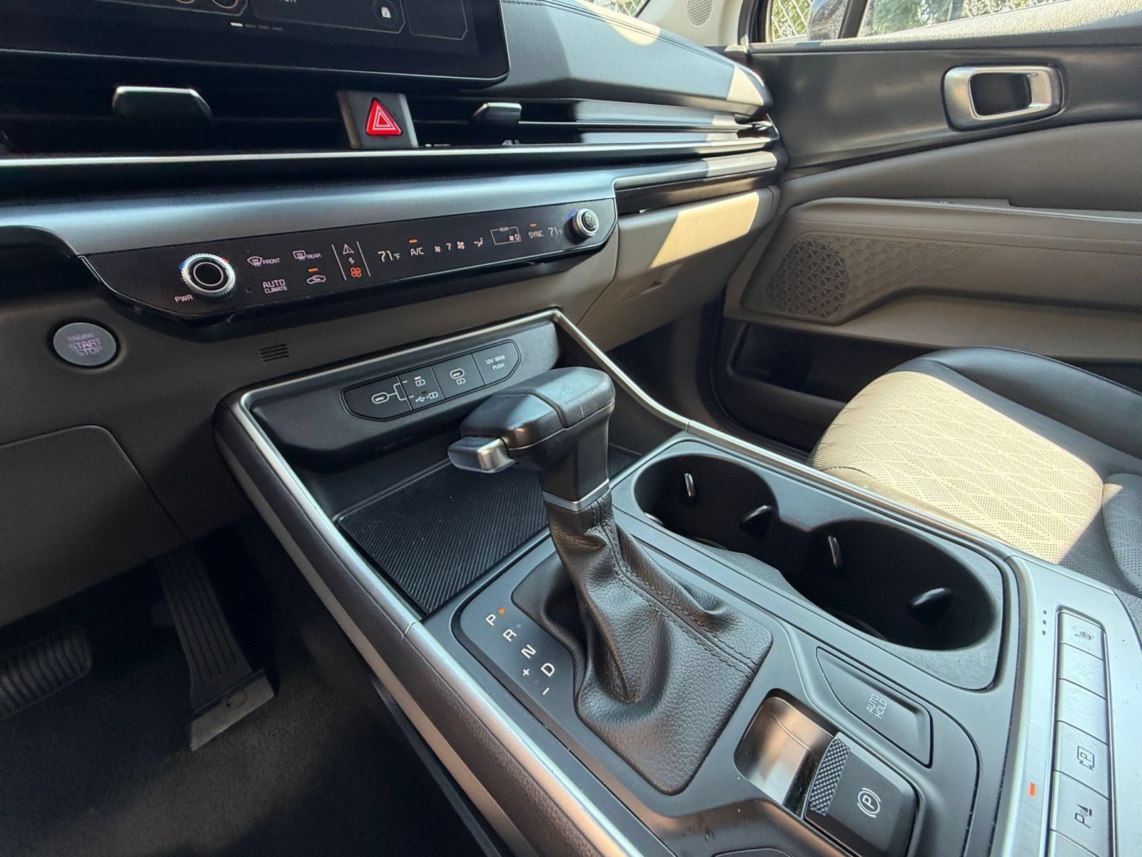 Used 2026 Kia Carnival FWD image 40