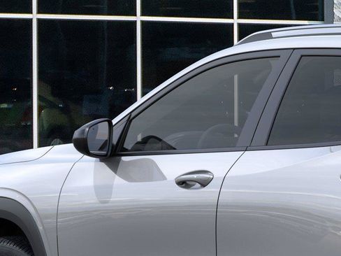 New 2026 Chevrolet Trax ACTIV w/ Sunroof Package FWD image 12