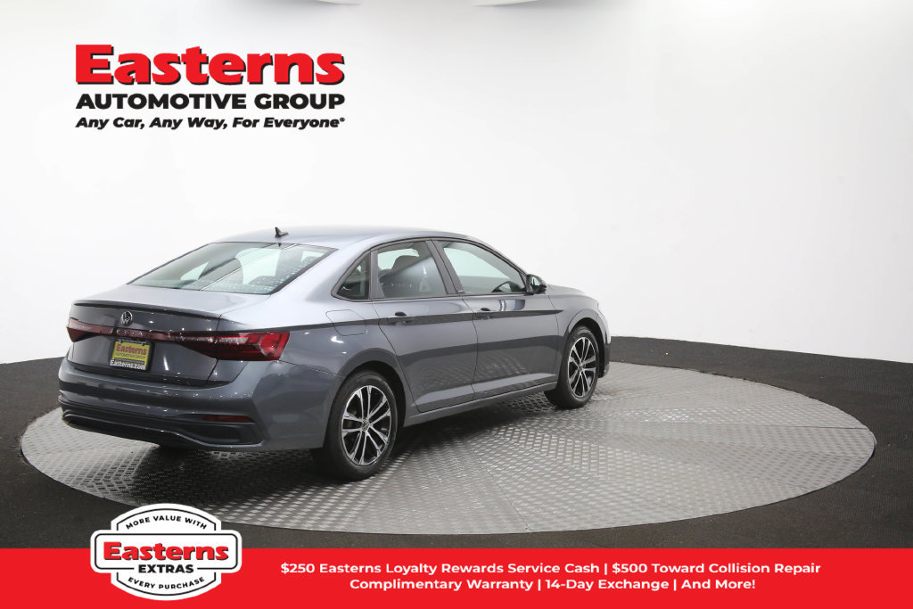 Used 2025 Volkswagen Jetta Sport FWD image 41