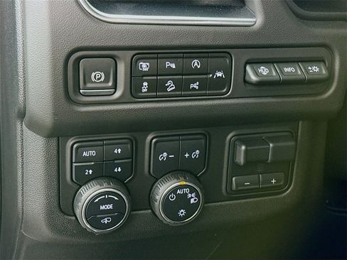 Used 2024 Chevrolet Suburban High Country w/ Advanced Technology Package image 20