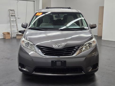 Used 2012 Toyota Sienna LE image 5