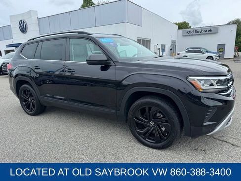 Certified 2023 Volkswagen Atlas SE w/ Black Wheel Package AWD/4WD image 3