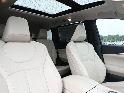 Used 2025 INFINITI QX60 Luxe w/ Vision Package FWD image 42