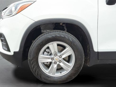Used 2022 Chevrolet Trax LT w/ LT Convenience Package AWD/4WD image 31