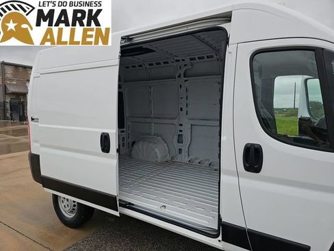 Used 2025 RAM ProMaster 2500 w/ Convenience Group FWD image 25
