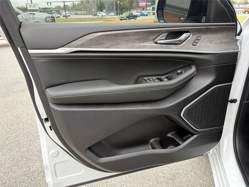 New 2026 Jeep Grand Cherokee Limited Reserve image 7