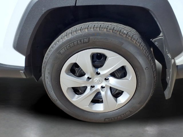 Used 2024 Toyota RAV4 LE AWD/4WD image 27