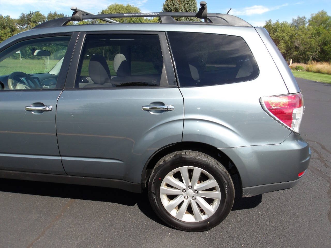Used 2013 Subaru Forester 2.5X Premium w/ All-Weather Pkg AWD/4WD image 32